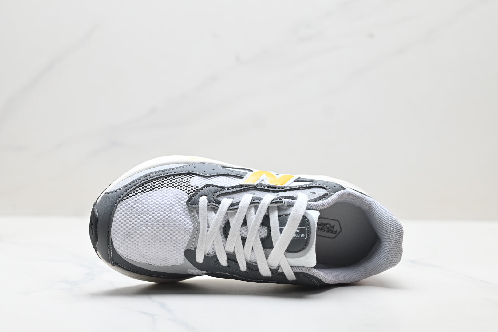 New Balance Fresh Foam Arishi v4 | White Grey Yellow | MARISTN4