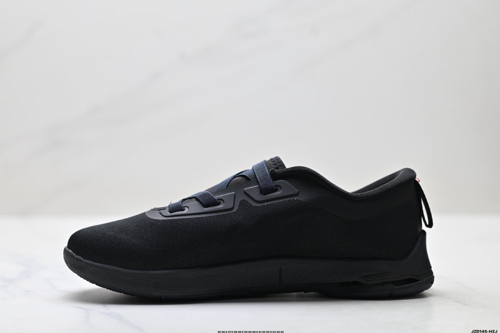 On Cloudnova Moon | Triple Black | 3WG10745460