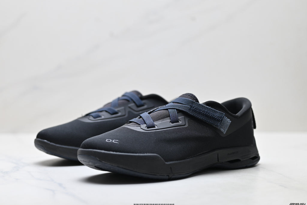 On Cloudnova Moon | Triple Black | 3WG10745460