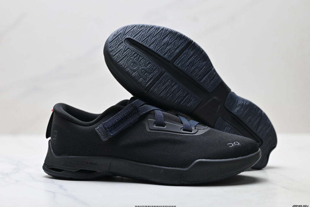 On Cloudnova Moon | Triple Black | 3WG10745460