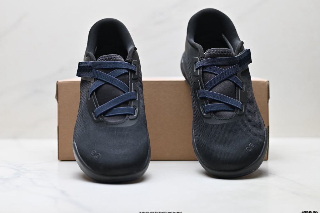 On Cloudnova Moon | Triple Black | 3WG10745460