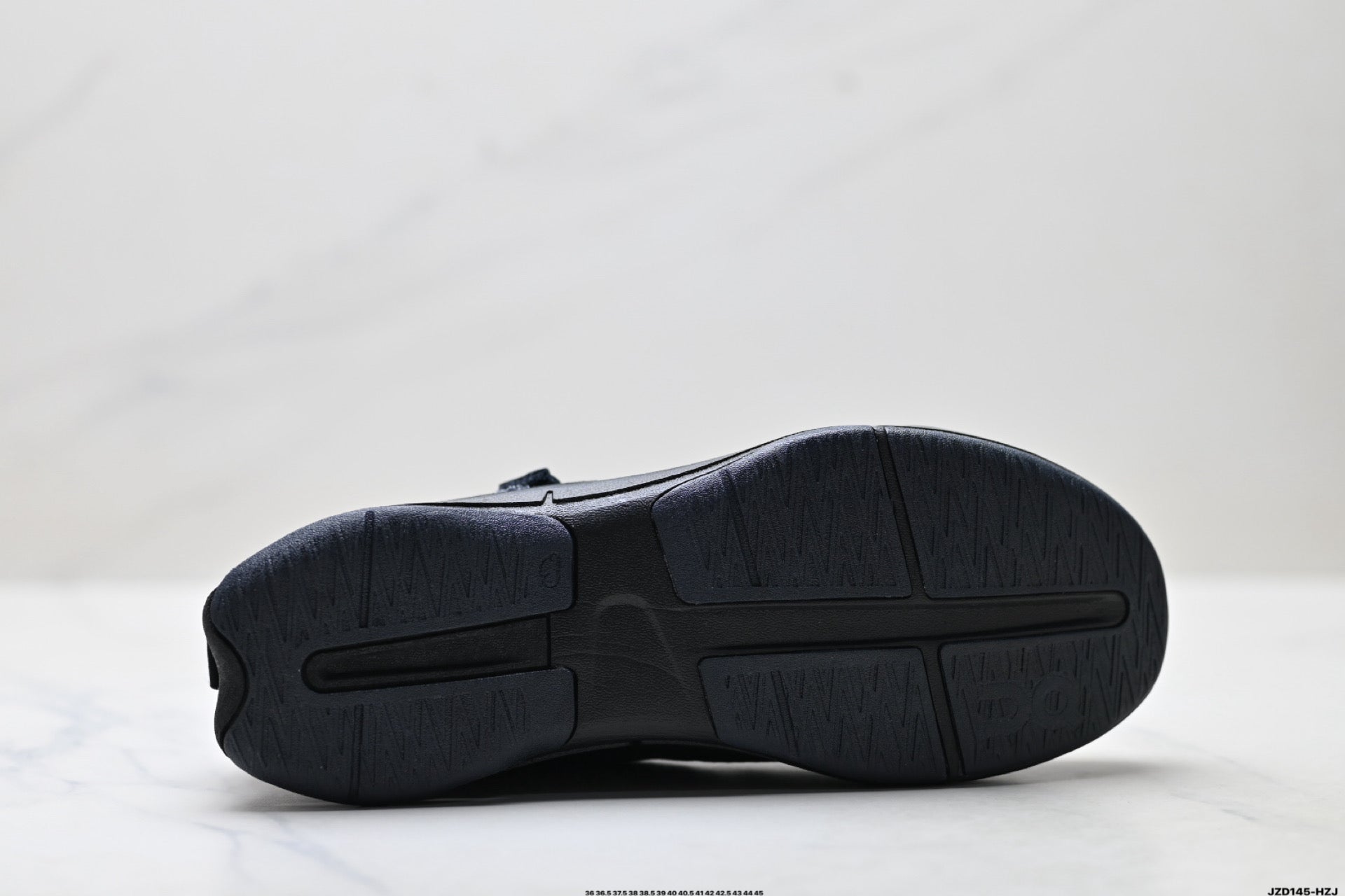 On Cloudnova Moon | Triple Black | 3WG10745460