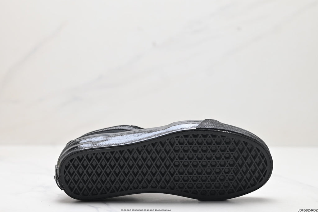 Vans LX Sk8-Mid Reissue 83 | Triple Black | VN000CQQBKA