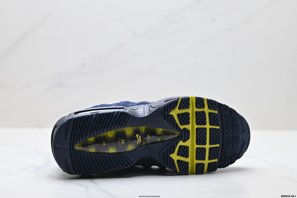 Nike Air Max 95 SP Retro Running Sneaker HQ8492-400