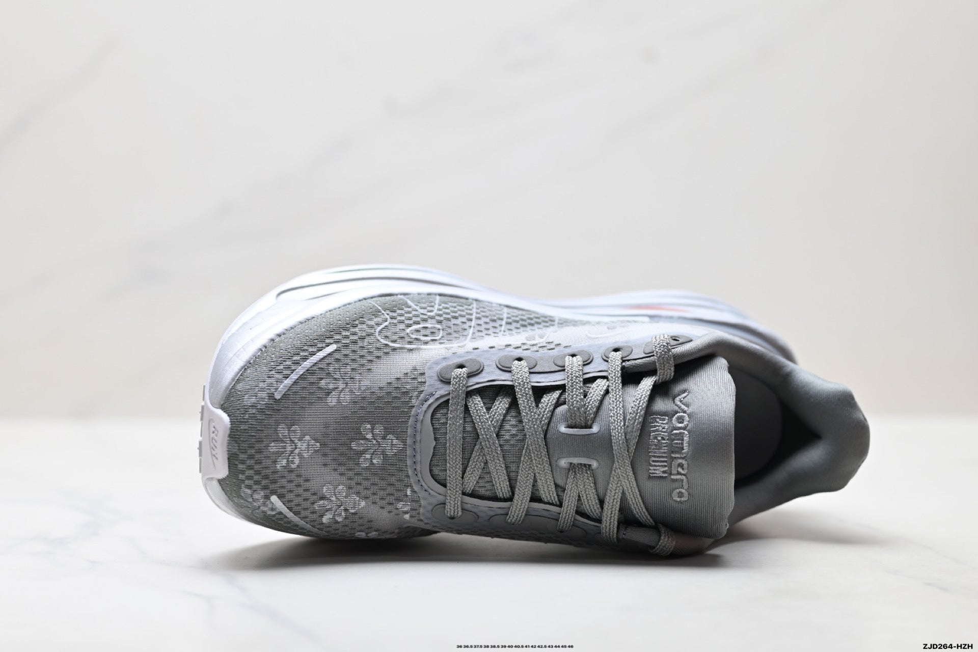 Nike Vomero Premium Low-Top Running Shoe IQ0028-001