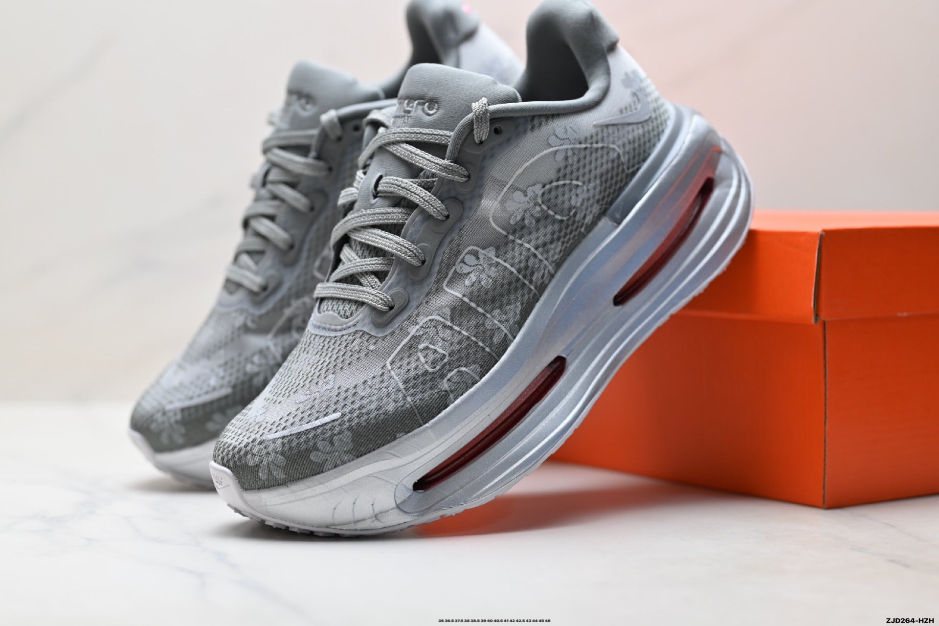 Nike Vomero Premium Low-Top Running Shoe IQ0028-001