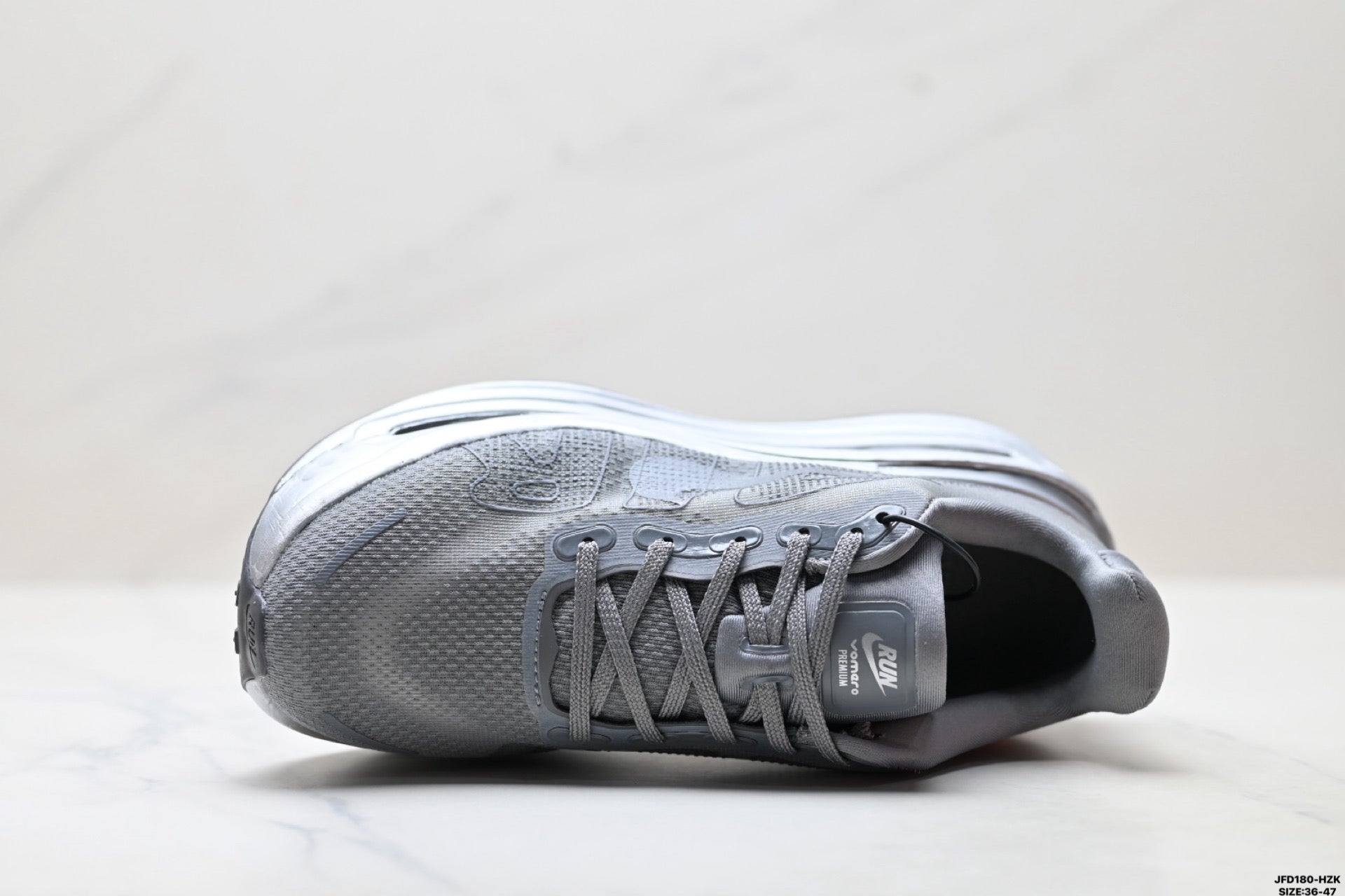 Nike Vomero Premium Low-Top Running Shoe IR1988-084