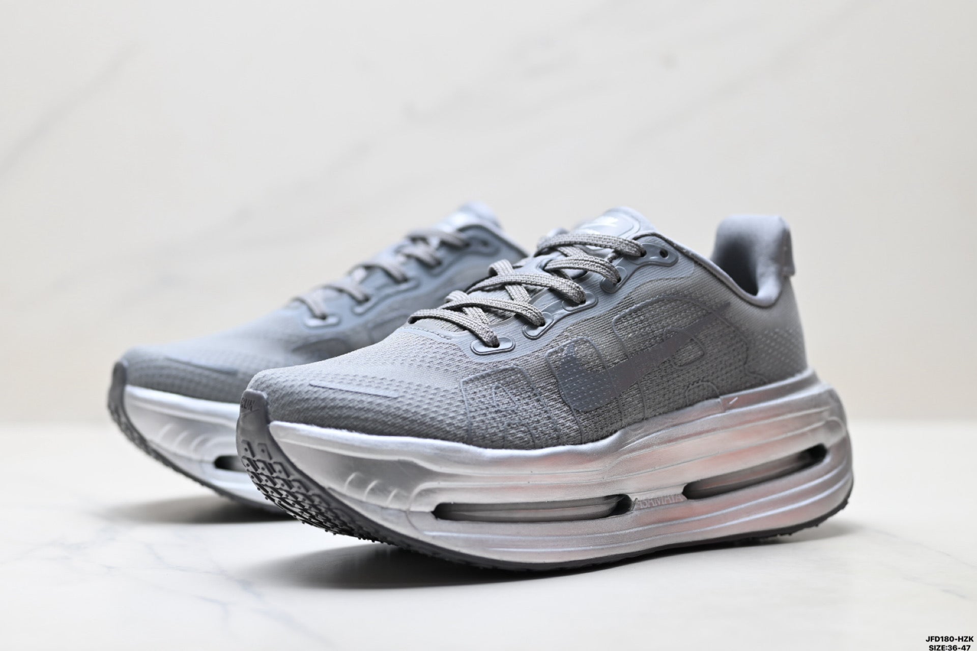 Nike Vomero Premium Low-Top Running Shoe IR1988-084