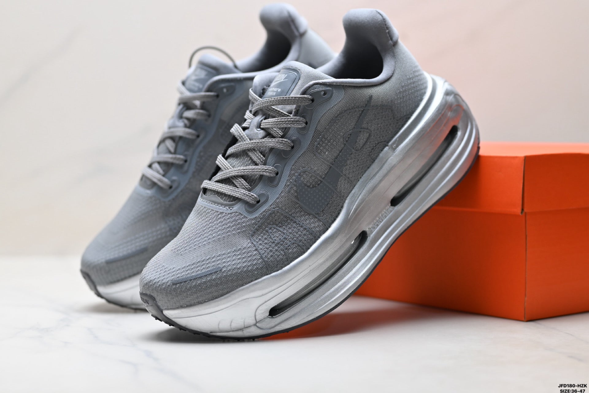 Nike Vomero Premium Low-Top Running Shoe IR1988-084