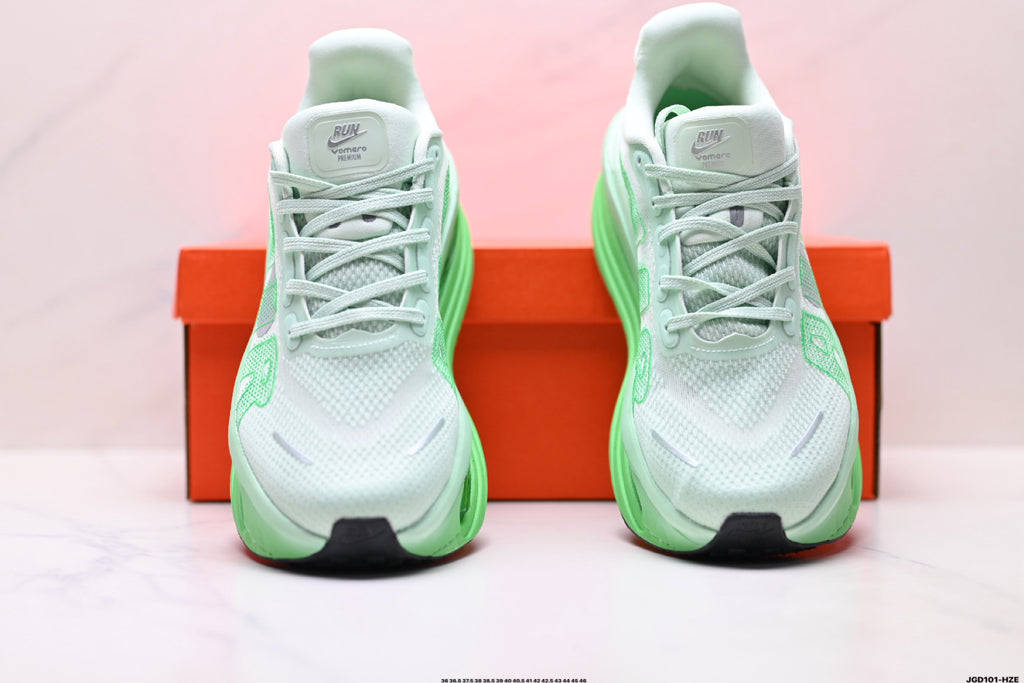 Nike Vomero Premium Low-Top Running Shoe HM5973-302