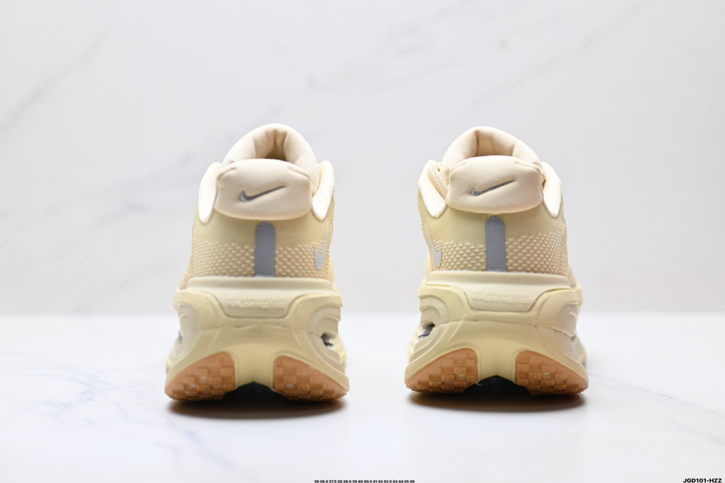 Nike Vomero Premium Low-Top Running Shoe IM8334-200