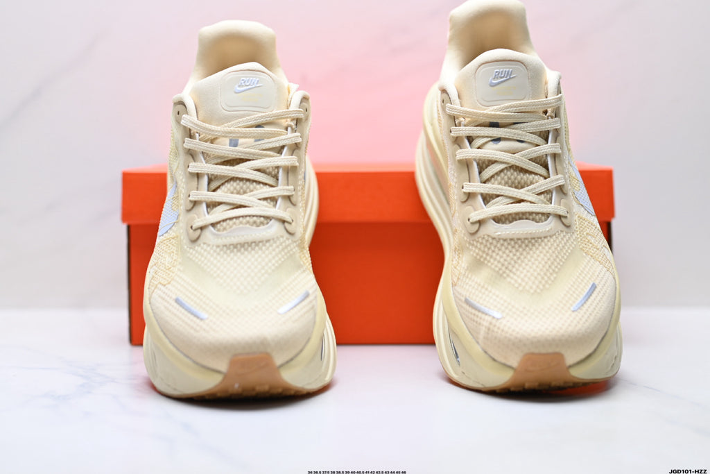 Nike Vomero Premium Low-Top Running Shoe IM8334-200