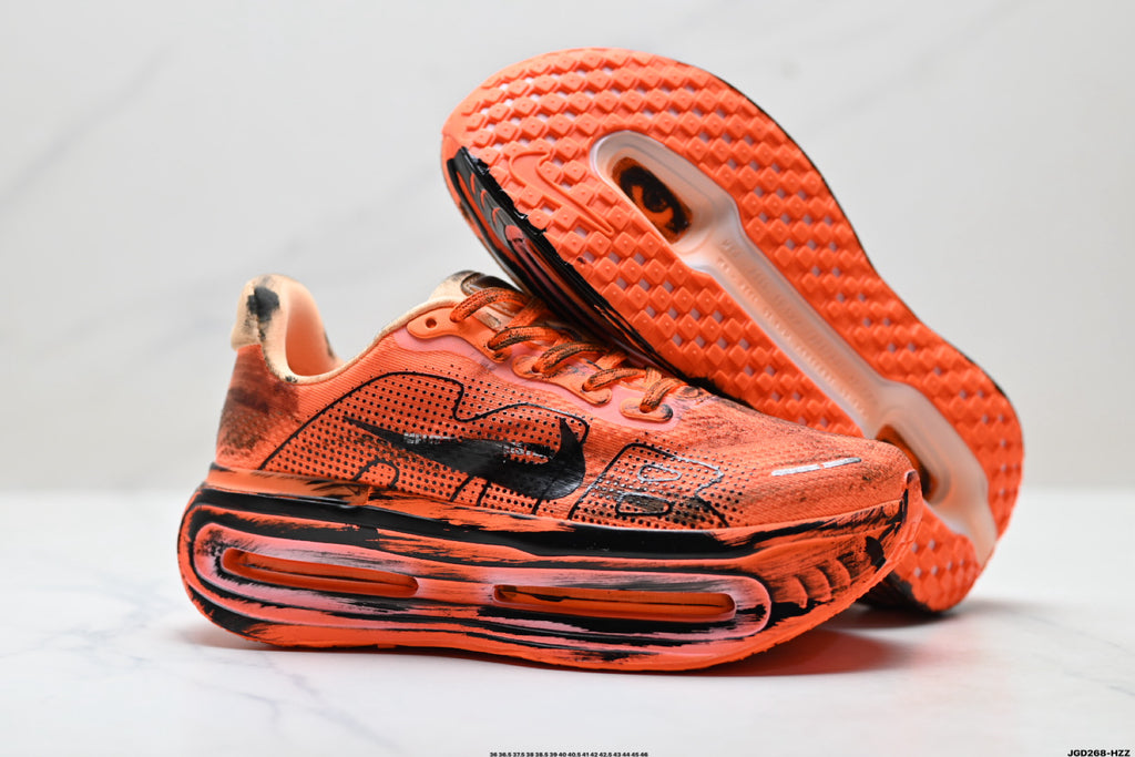 Nike Vomero Premium Low-Top Running Shoe IQ7166-800