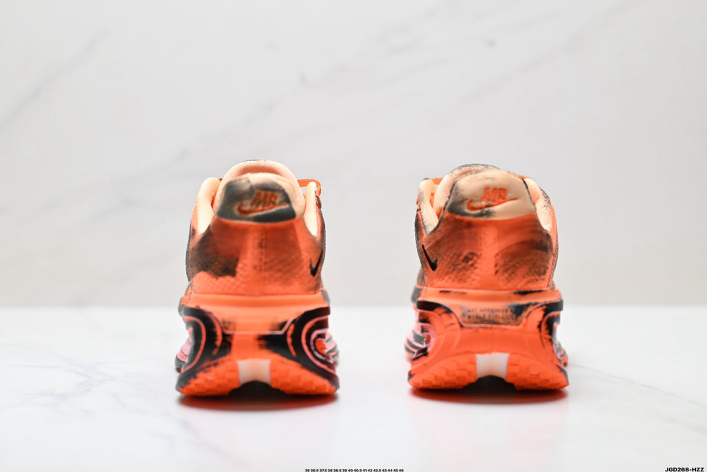 Nike Vomero Premium Low-Top Running Shoe IQ7166-800