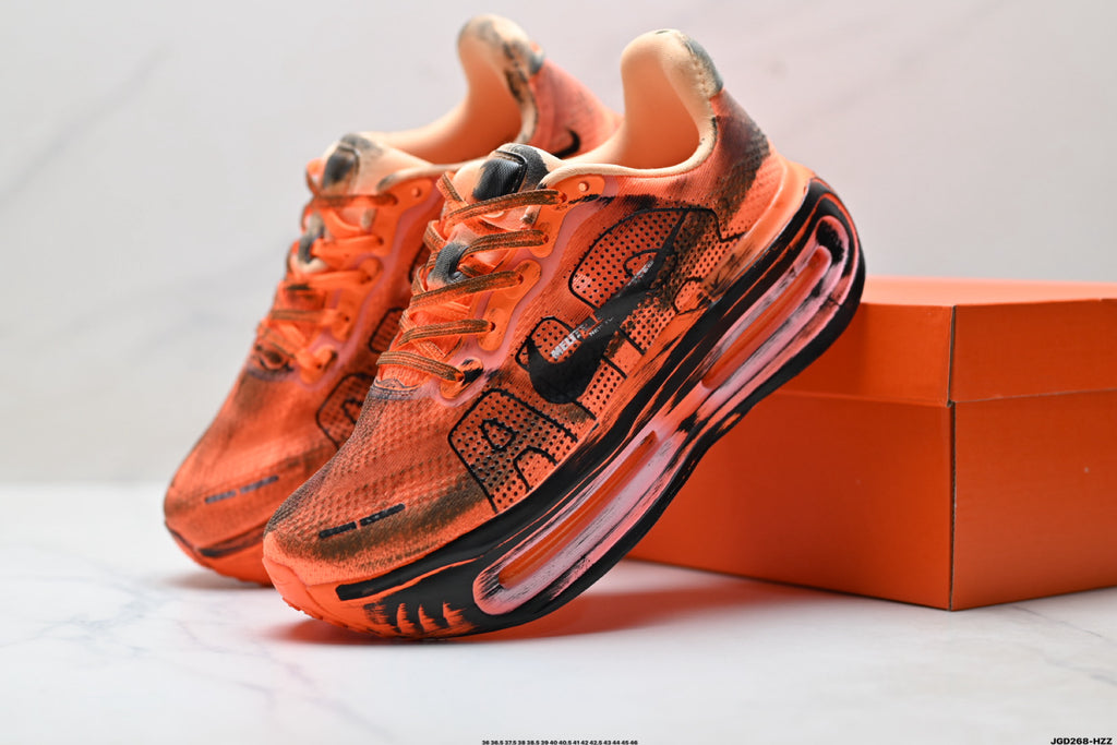 Nike Vomero Premium Low-Top Running Shoe IQ7166-800