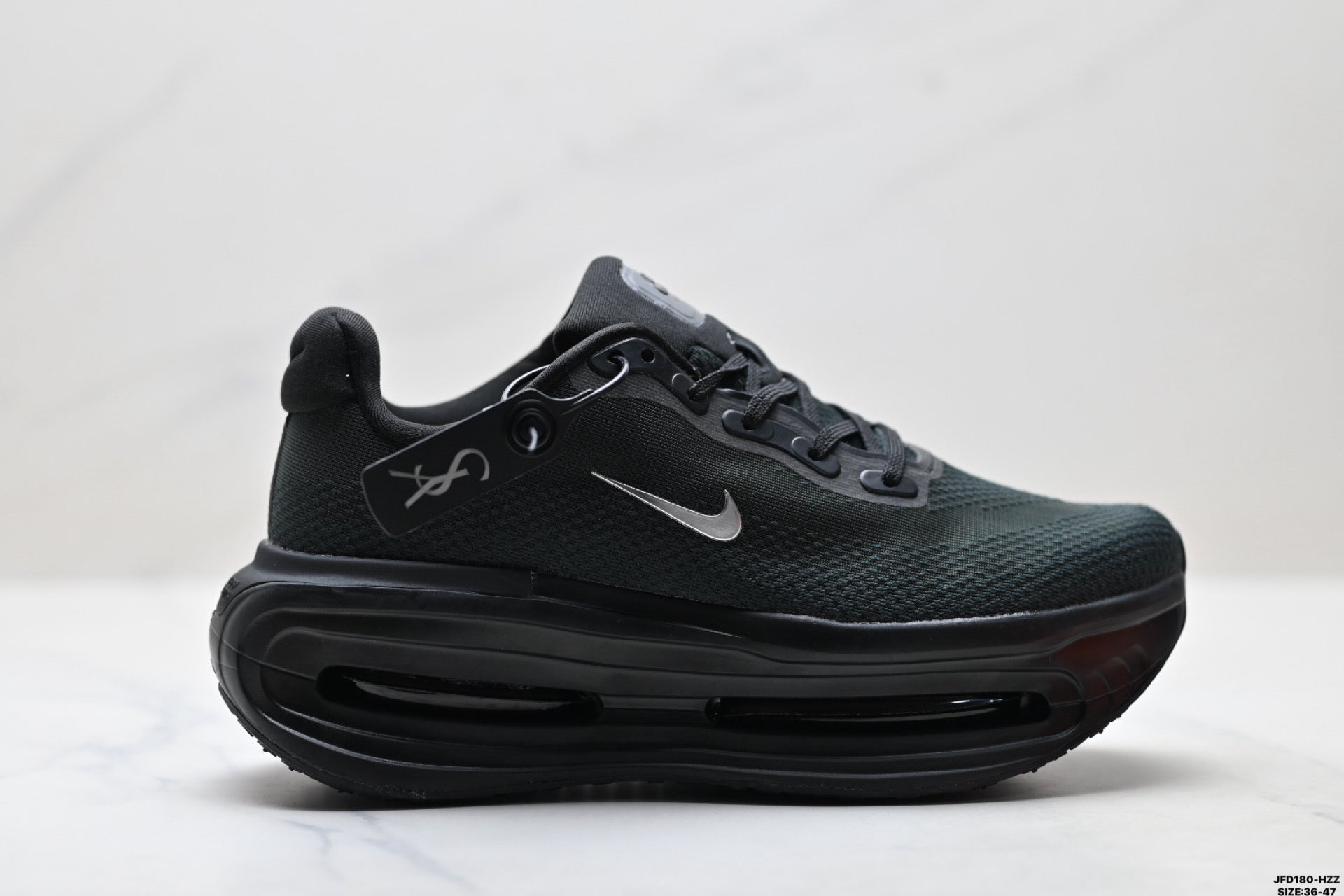Nike Vomero Premium Low-Top Running Shoe IQ0627-001