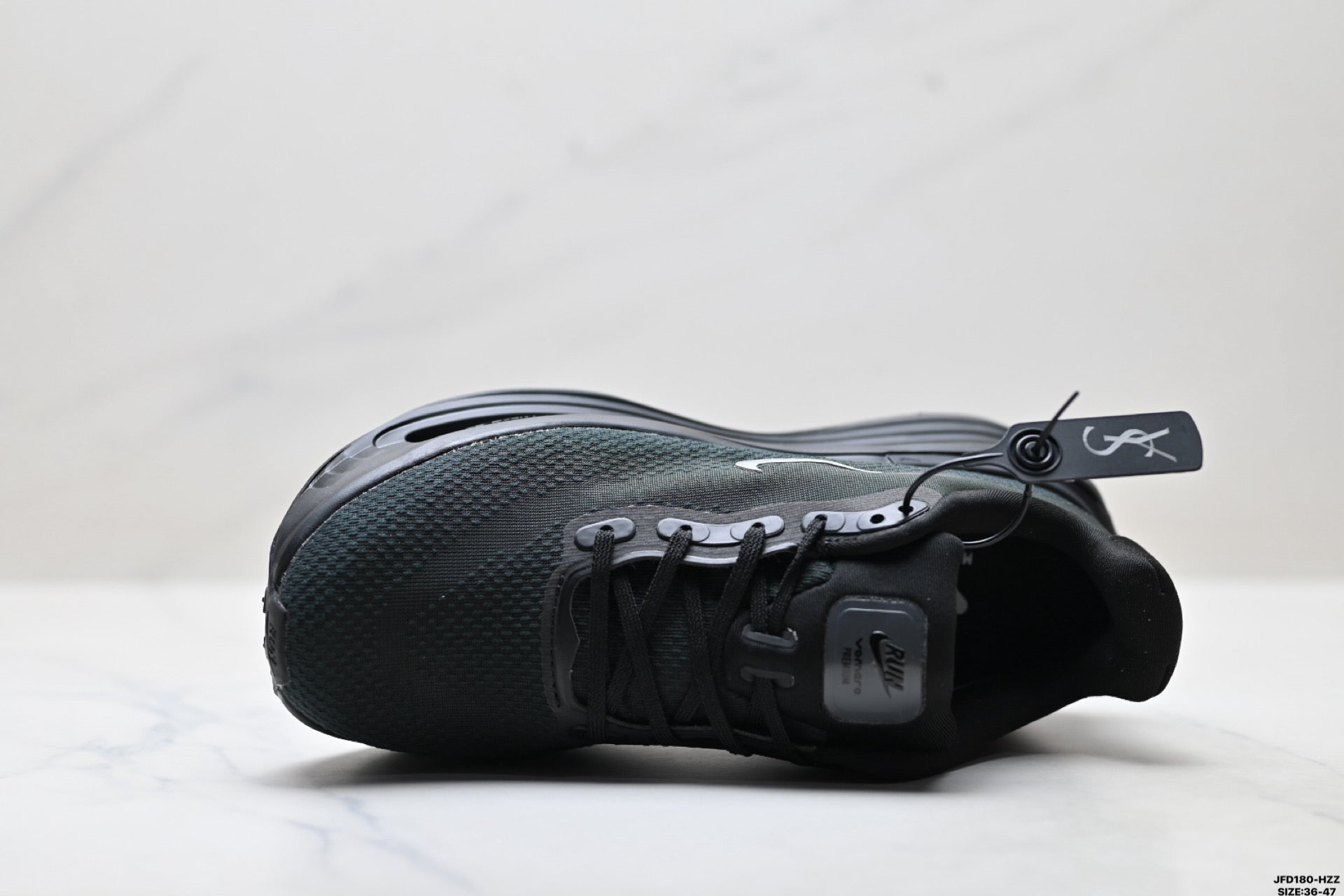 Nike Vomero Premium Low-Top Running Shoe IQ0627-001