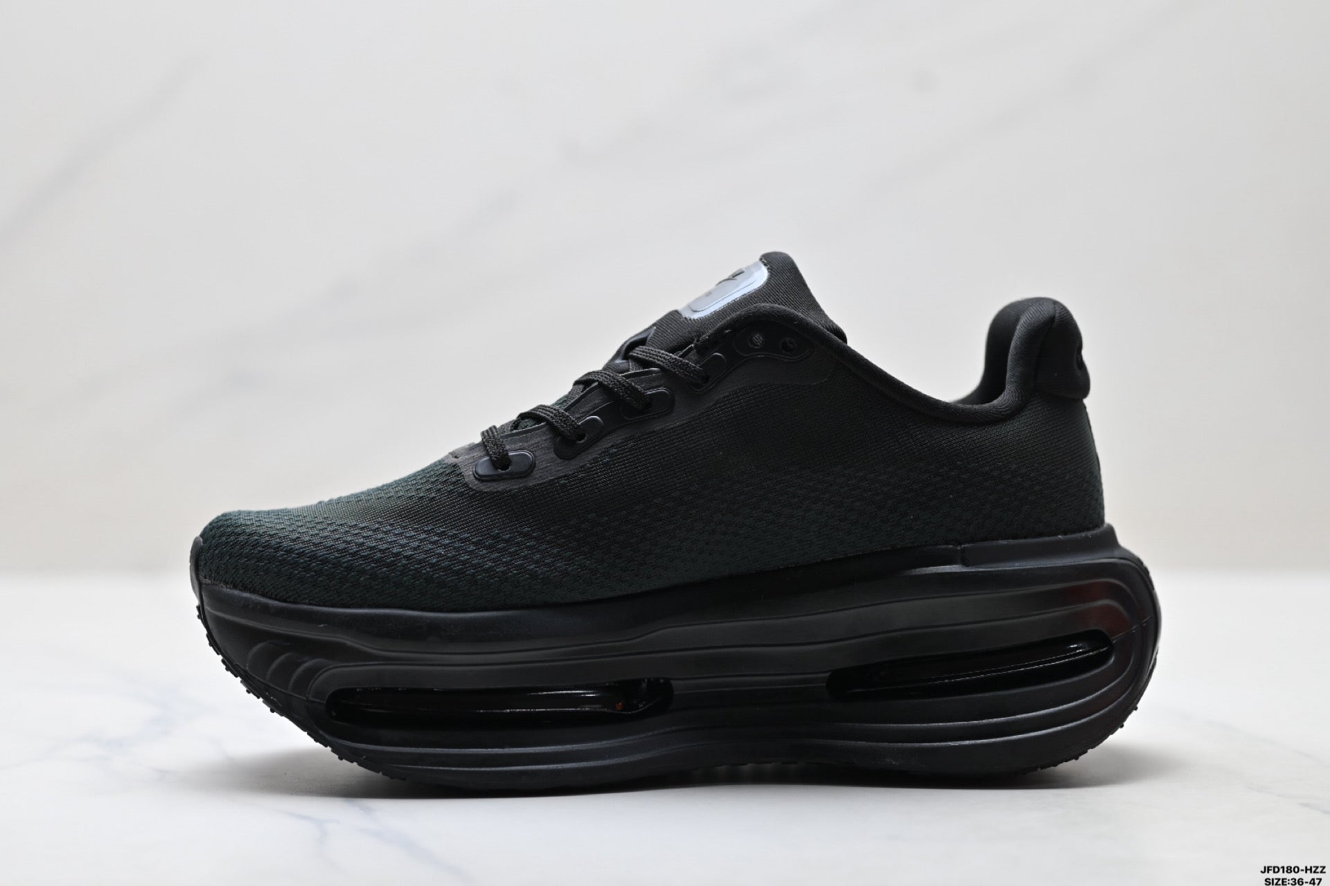 Nike Vomero Premium Low-Top Running Shoe IQ0627-001