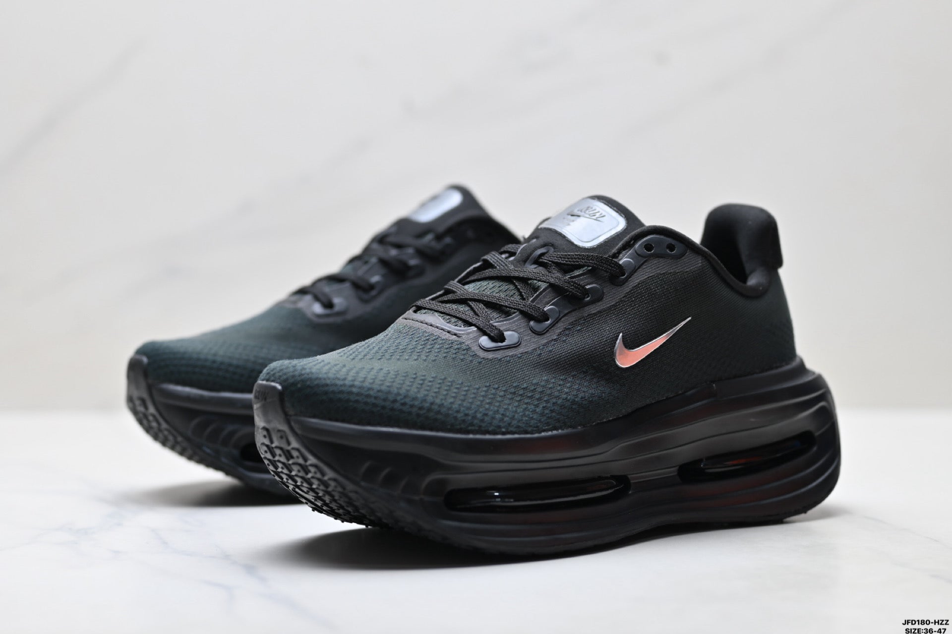 Nike Vomero Premium Low-Top Running Shoe IQ0627-001