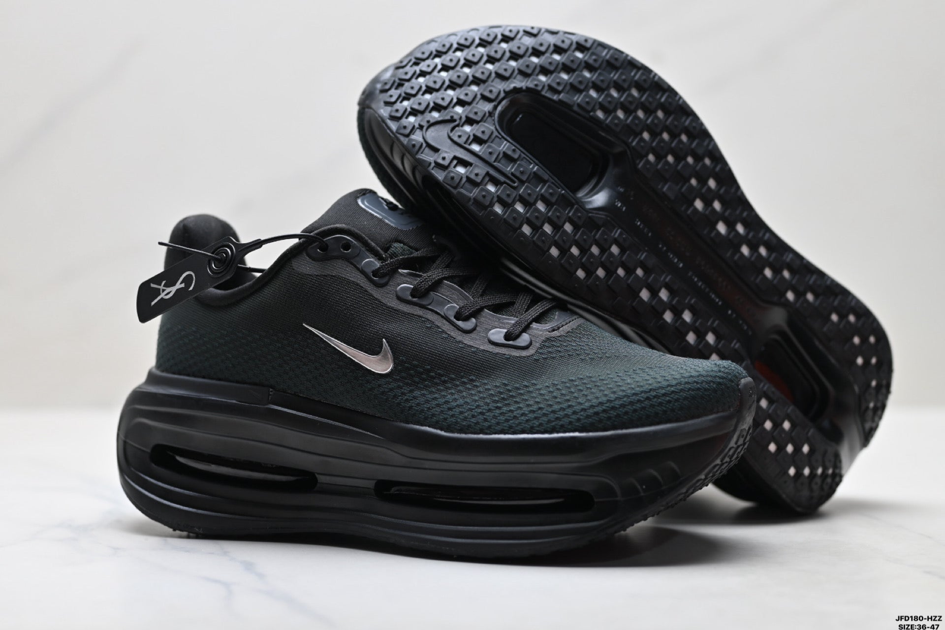 Nike Vomero Premium Low-Top Running Shoe IQ0627-001