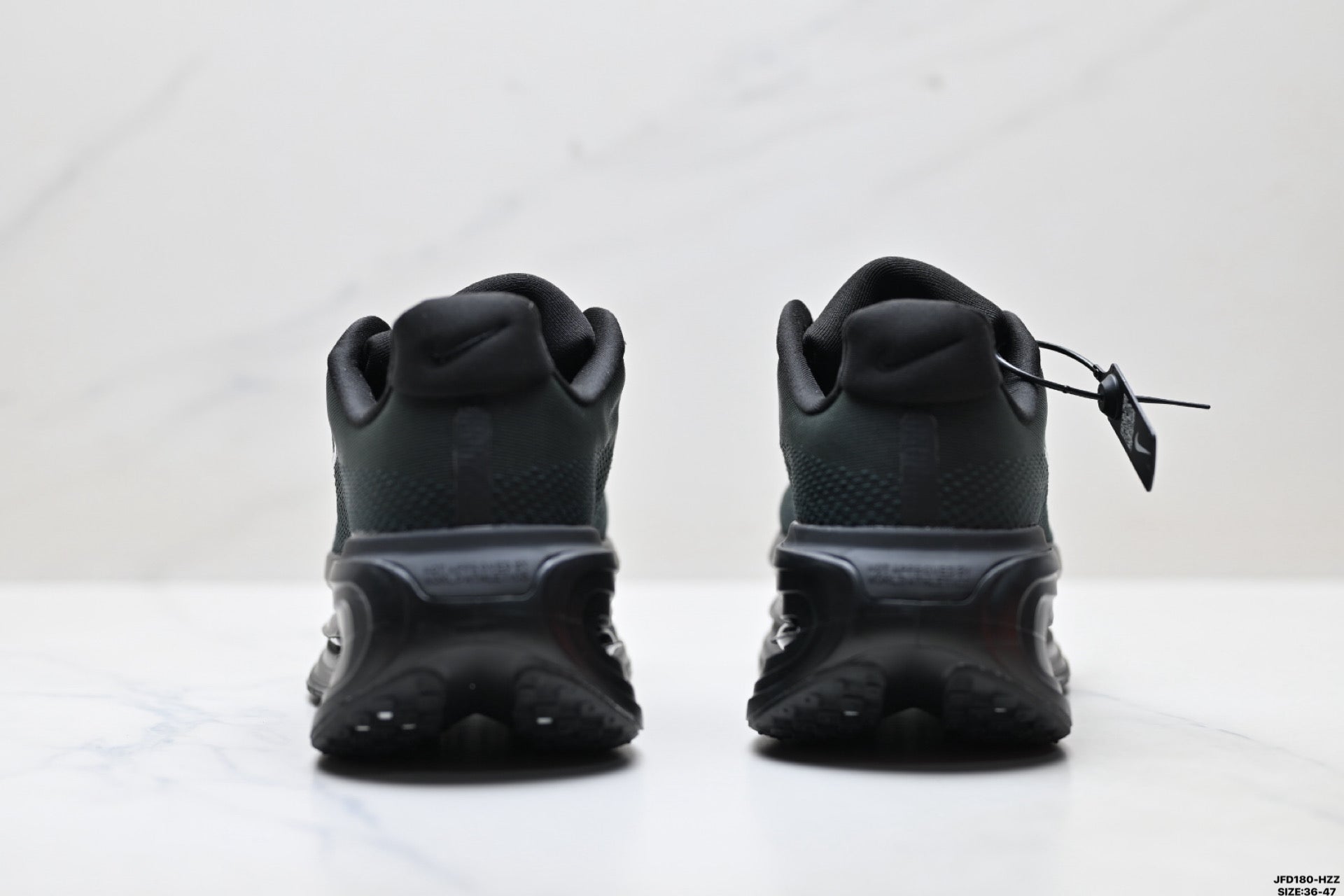 Nike Vomero Premium Low-Top Running Shoe IQ0627-001