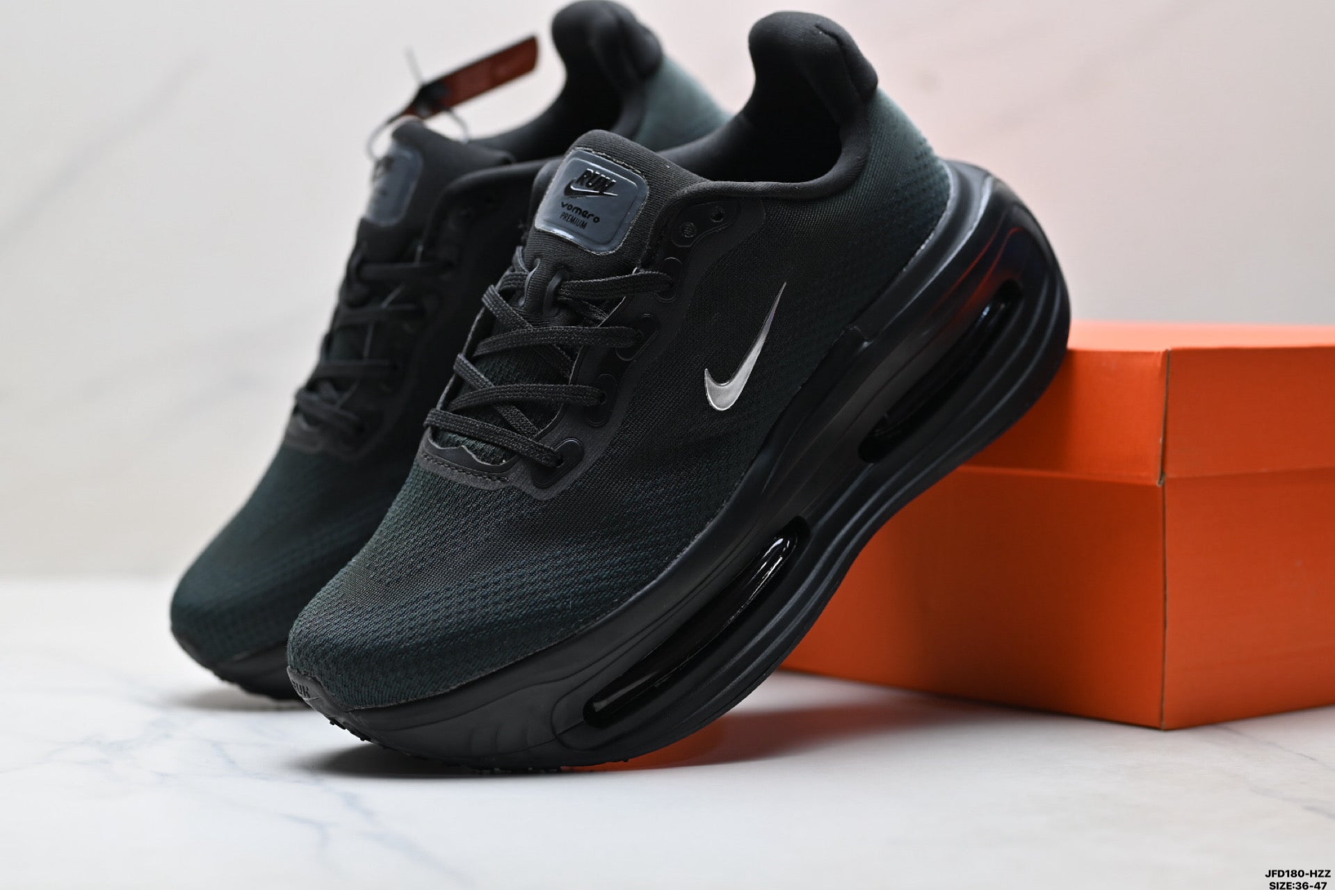 Nike Vomero Premium Low-Top Running Shoe IQ0627-001