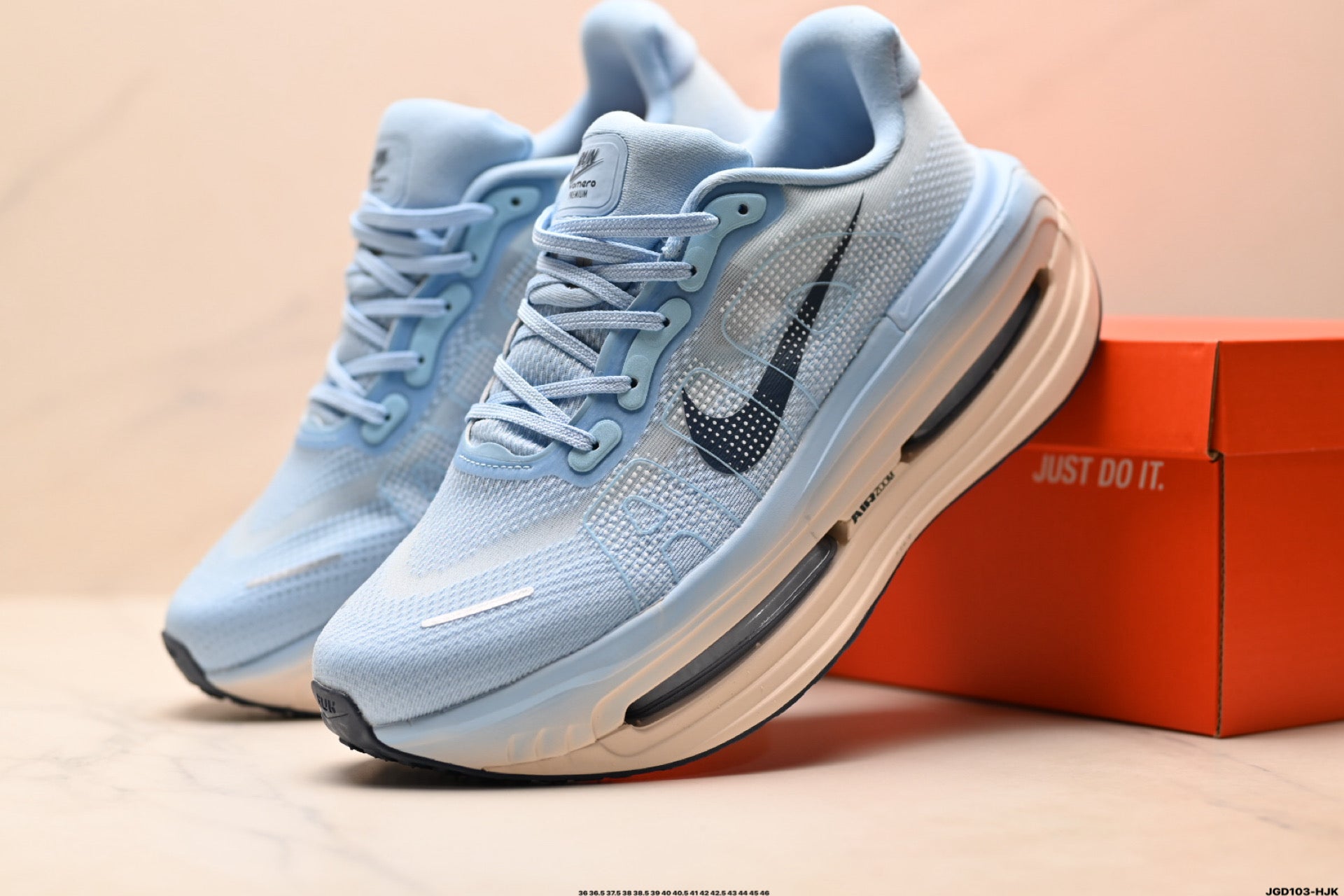 Nike Vomero Premium Men's Low-Top Running Shoe HM5973-401