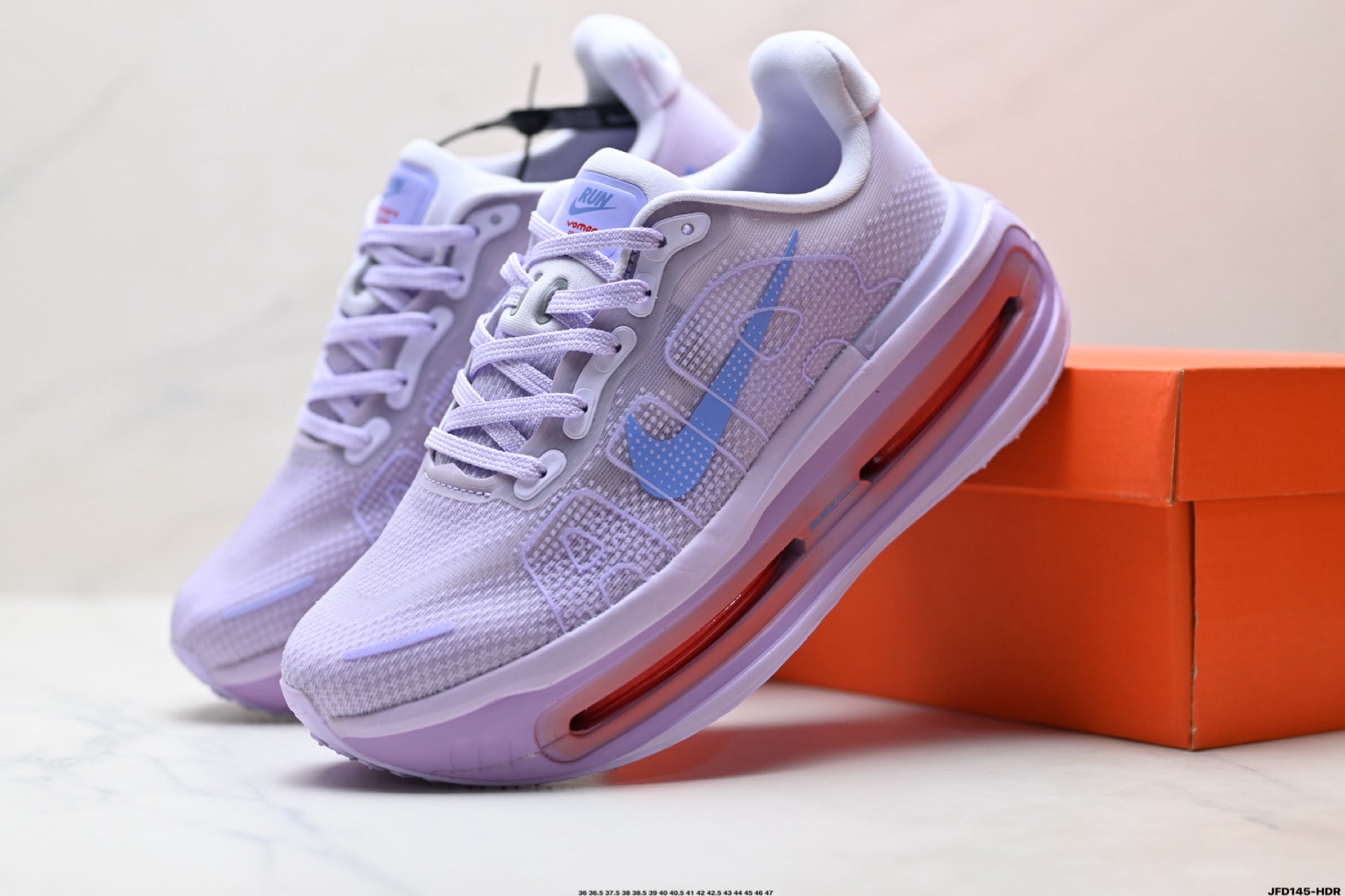 Nike Vomero Premium Low-Top Running Shoe HM5973-503