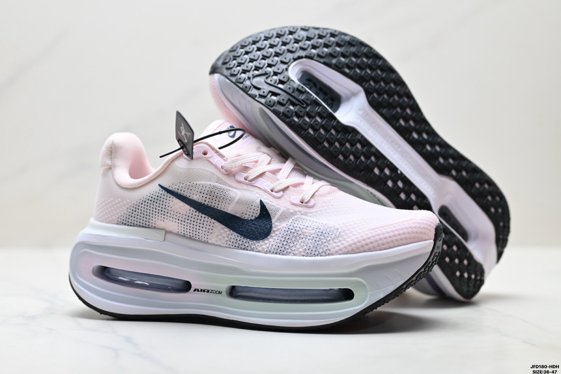 Nike Vomero Premium Low-Top Running Shoe HM5973-606