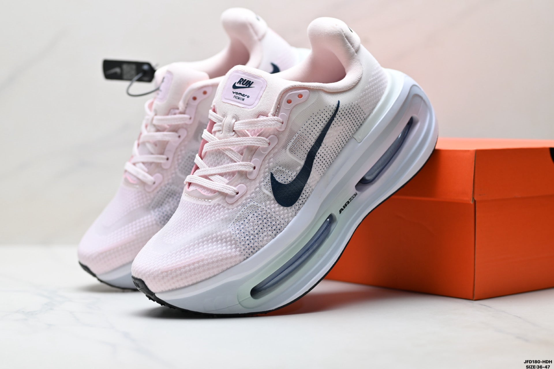 Nike Vomero Premium Low-Top Running Shoe HM5973-606