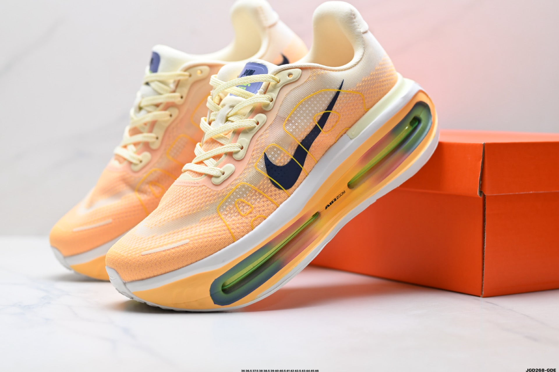 Nike Vomero Premium Low-Top Running Shoe HQ2050-701