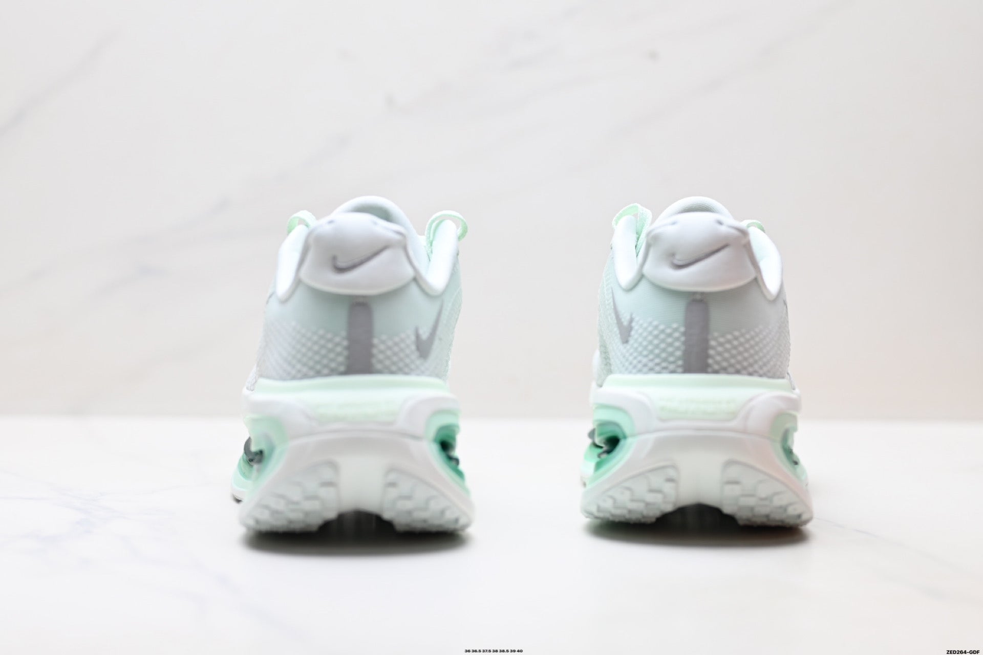 Nike Vomero Premium Low-Top Running Shoe HM5973-300