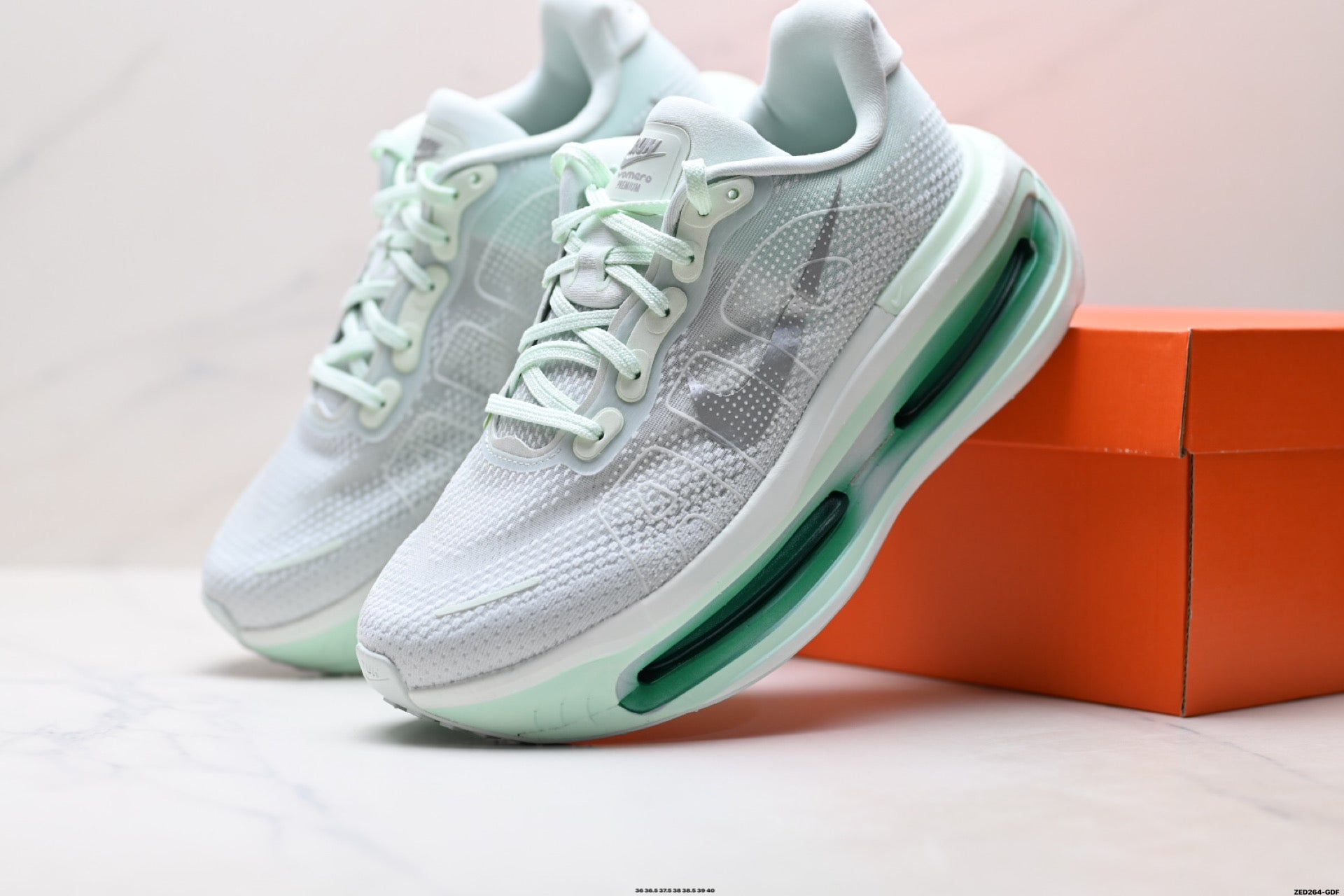 Nike Vomero Premium Low-Top Running Shoe HM5973-300