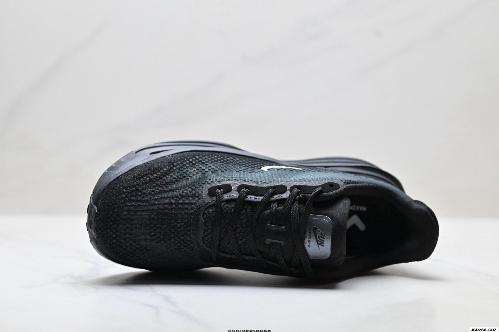 Nike Vomero Premium Low-Top Running Shoe IQ7314-200
