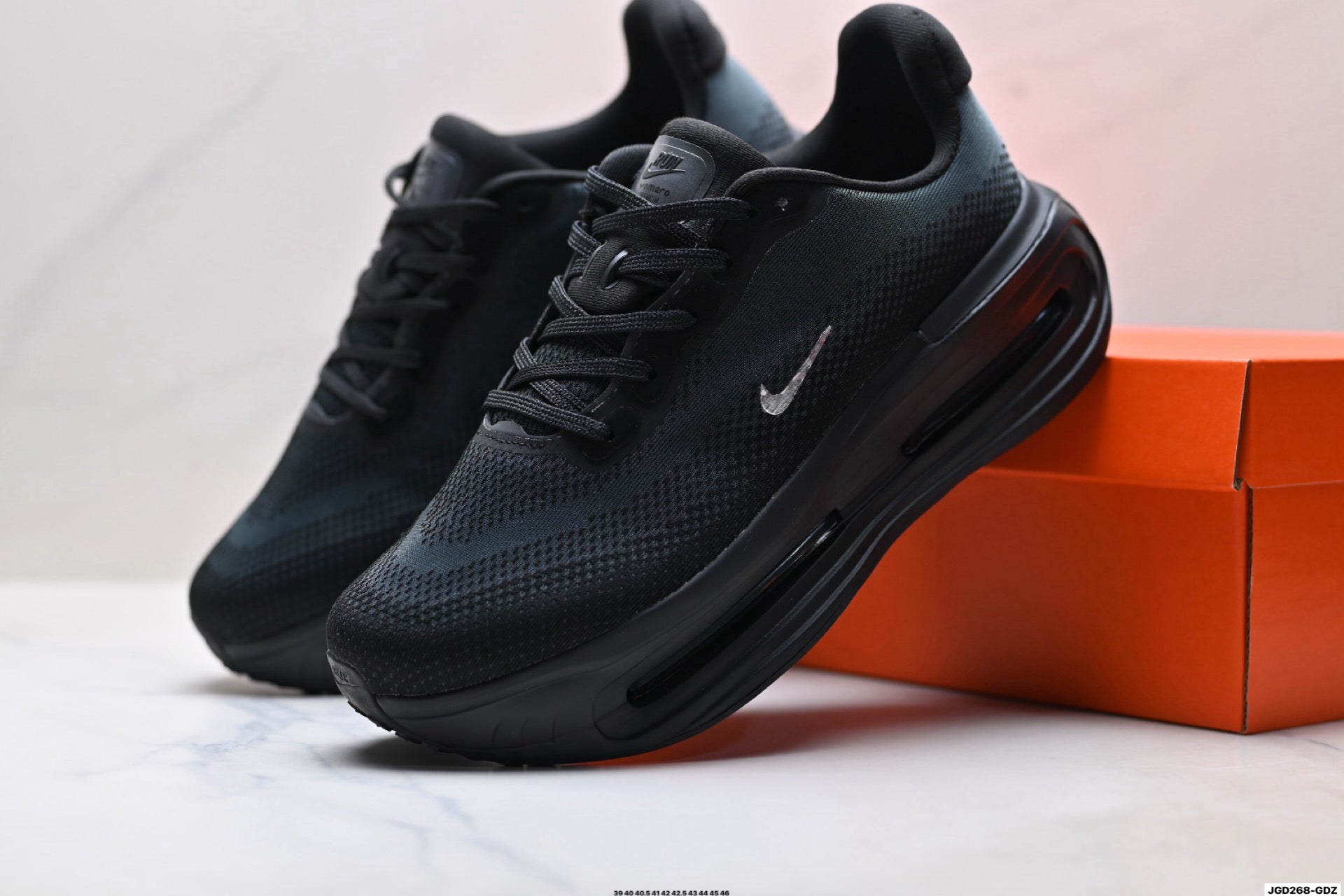 Nike Vomero Premium Low-Top Running Shoe IQ7314-200