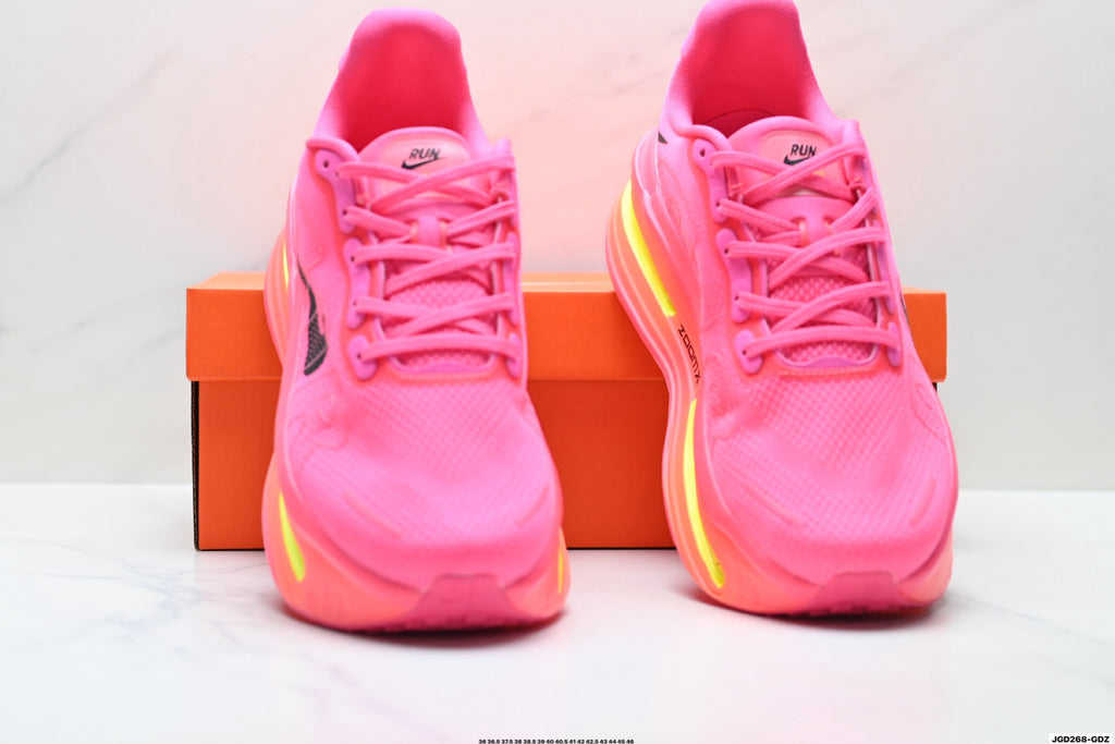 Nike Vomero Premium Low-Top Running Shoe HM5973-603