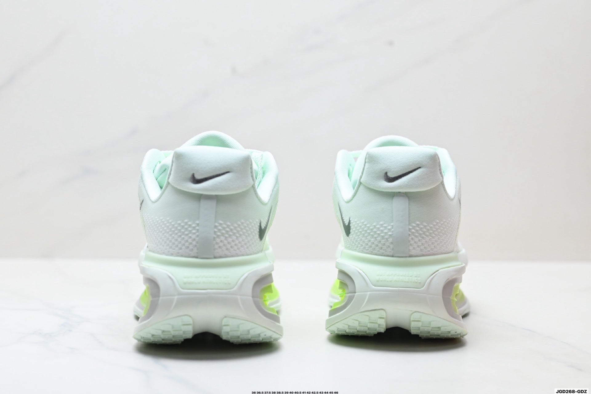 Nike Vomero Premium Low-Top Running Shoe HQ2050-300