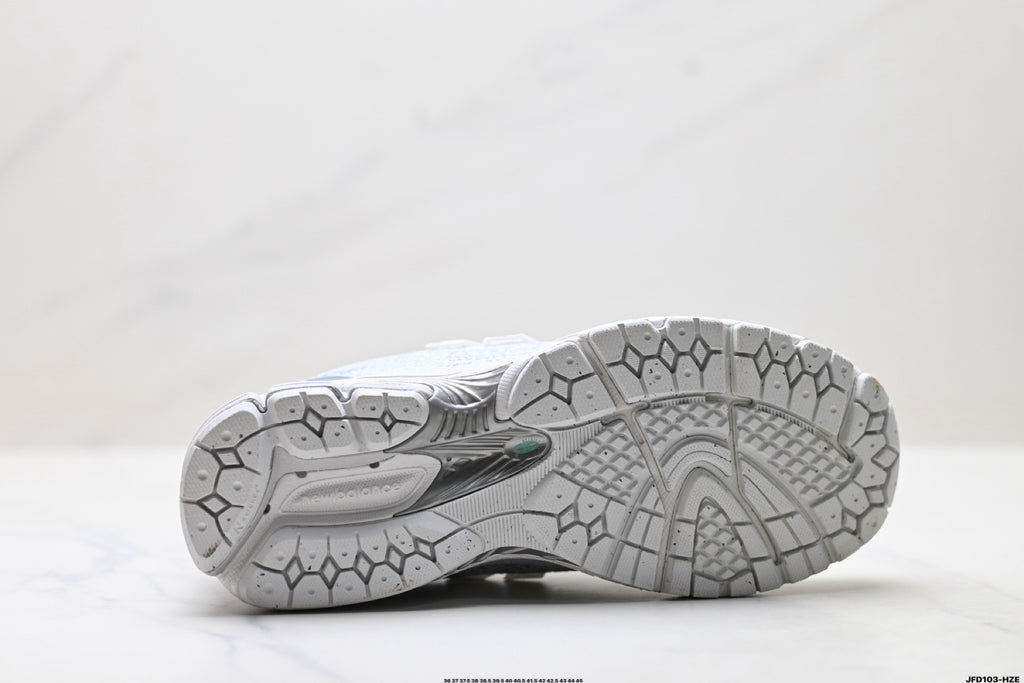 New Balance M1906 — Archive Retro Dad Sneaker U190611X