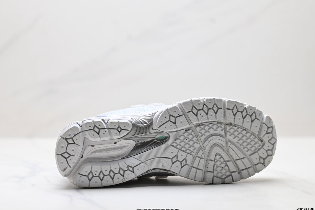 New Balance M1906 — Archive Retro Dad Sneaker U190611X