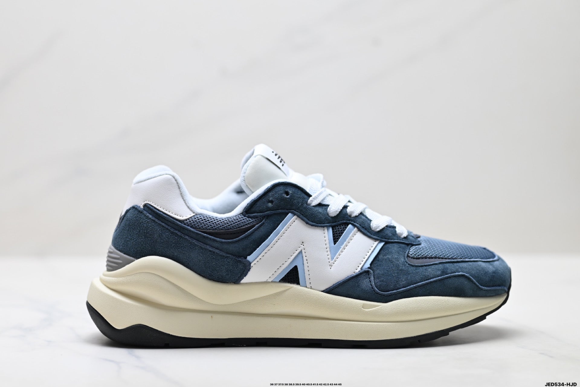 New Balance 5740 — Low-Top Cushioned Running Sneaker M5740VLB
