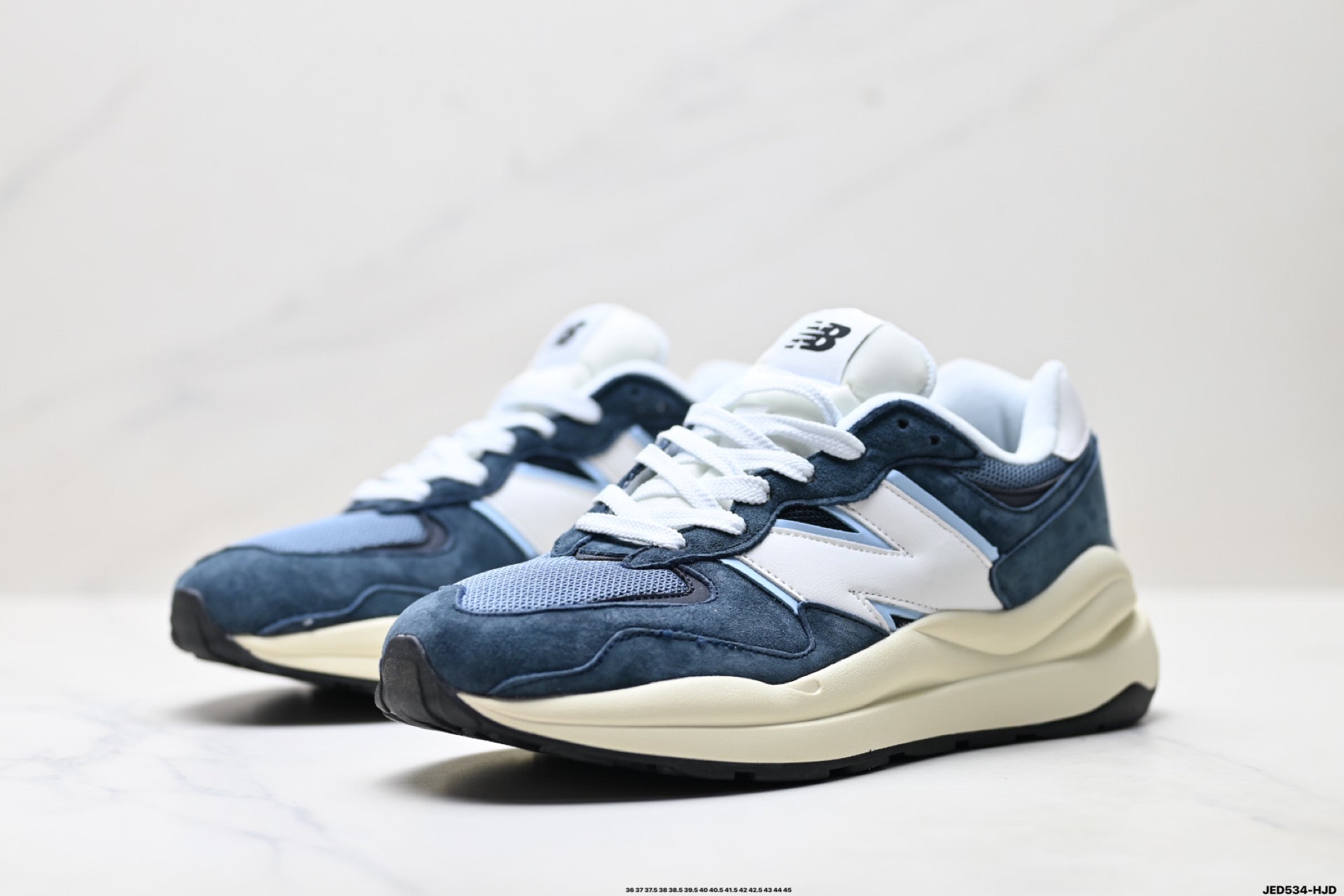 New Balance 5740 — Low-Top Cushioned Running Sneaker M5740VLB