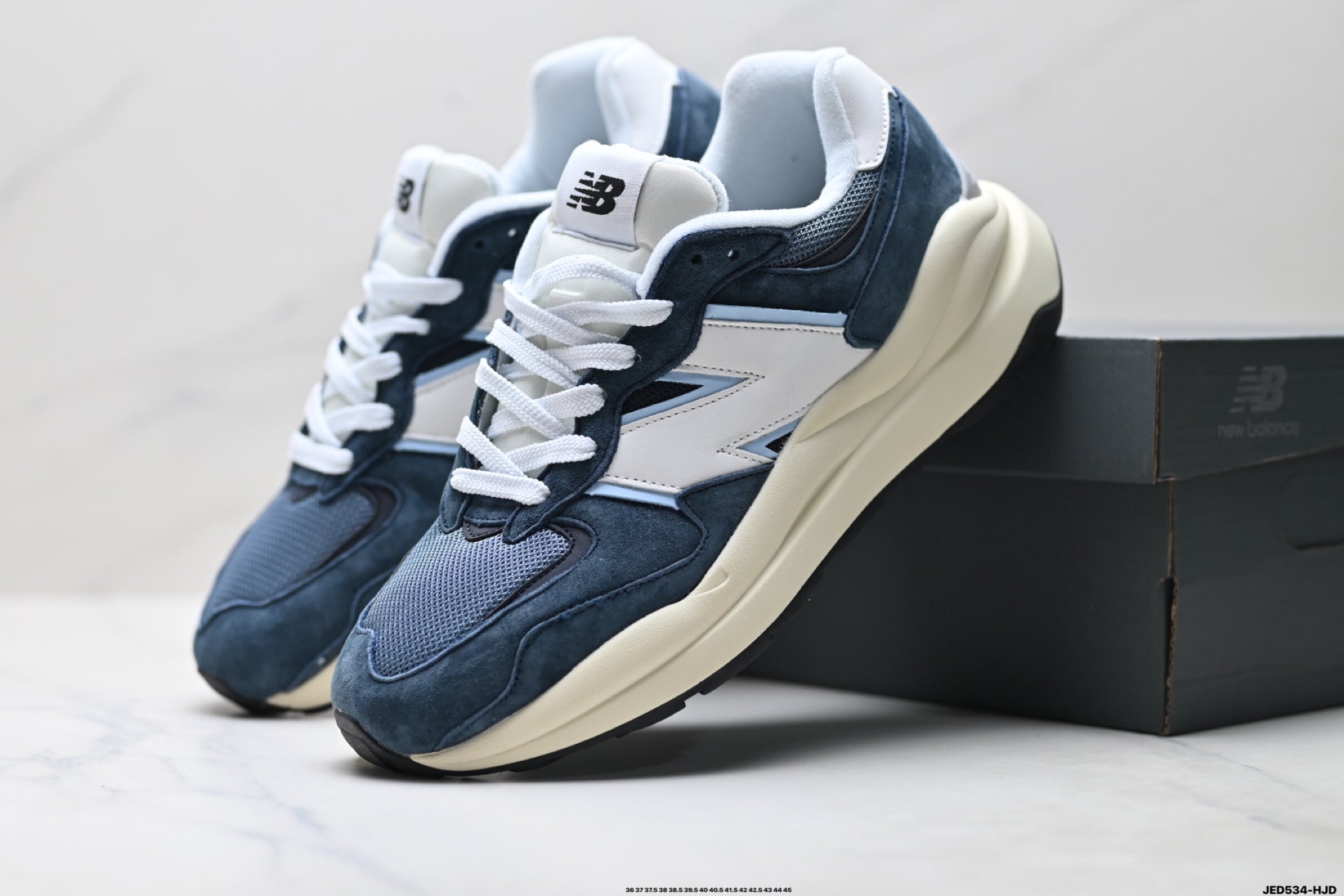 New Balance 5740 — Low-Top Cushioned Running Sneaker M5740VLB
