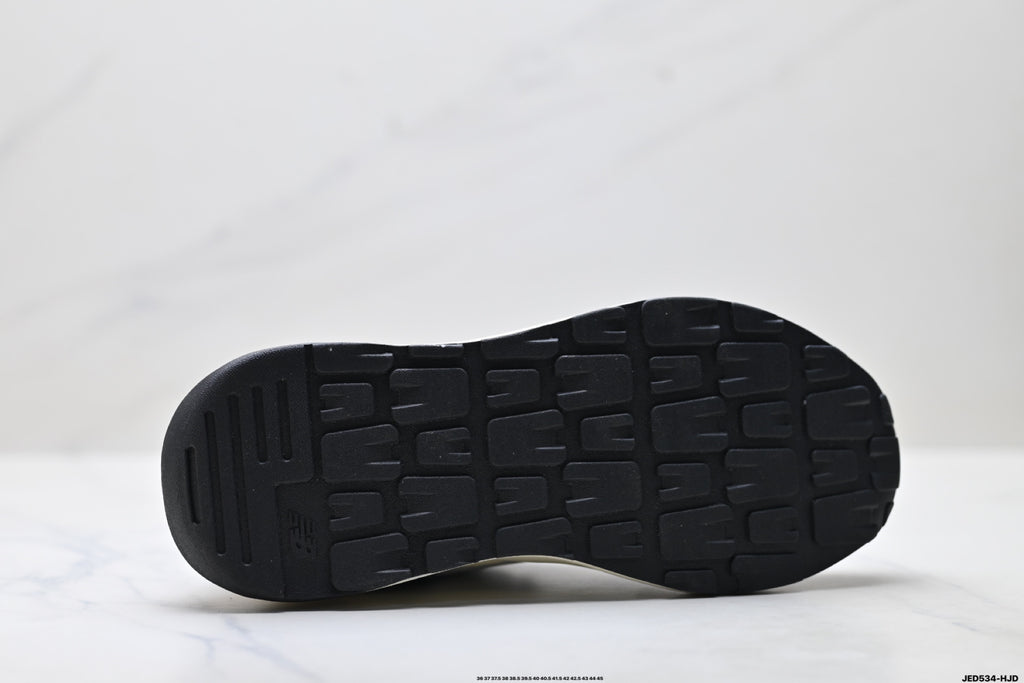 New Balance 5740 — Low-Top Cushioned Running Sneaker M5740VLB