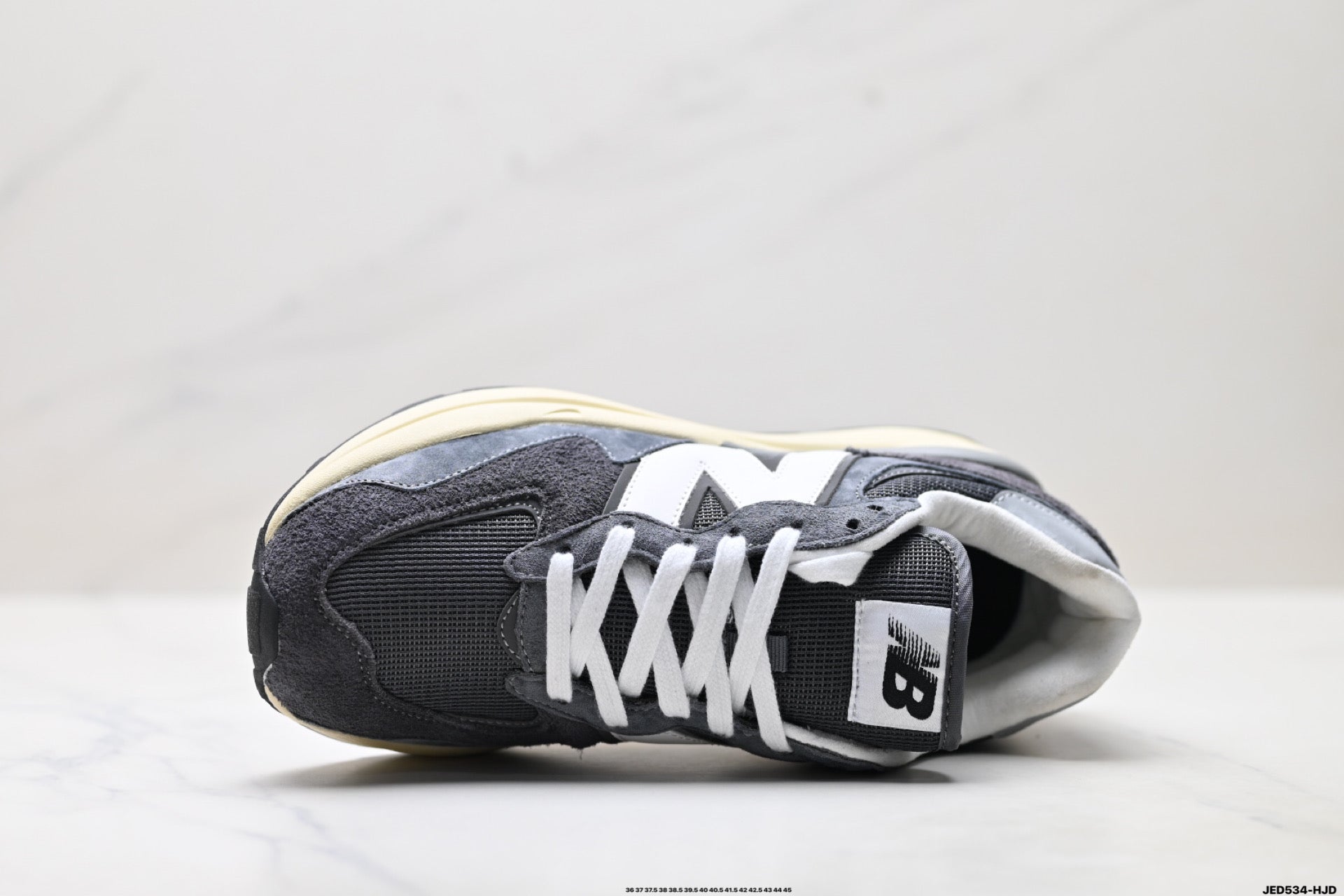 New Balance 5740 — Low-Top Cushioned Running Sneaker M5740VL1
