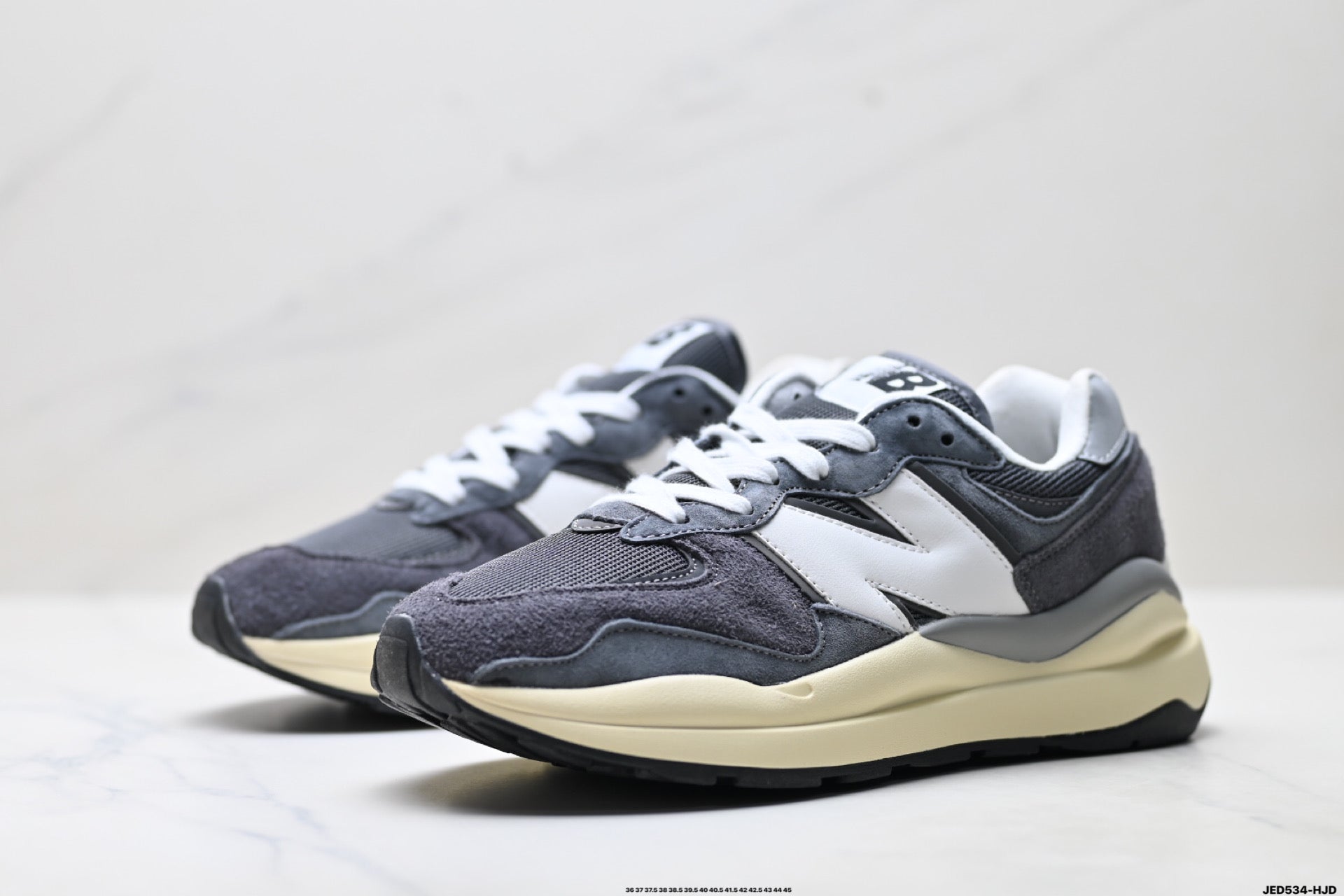 New Balance 5740 — Low-Top Cushioned Running Sneaker M5740VL1