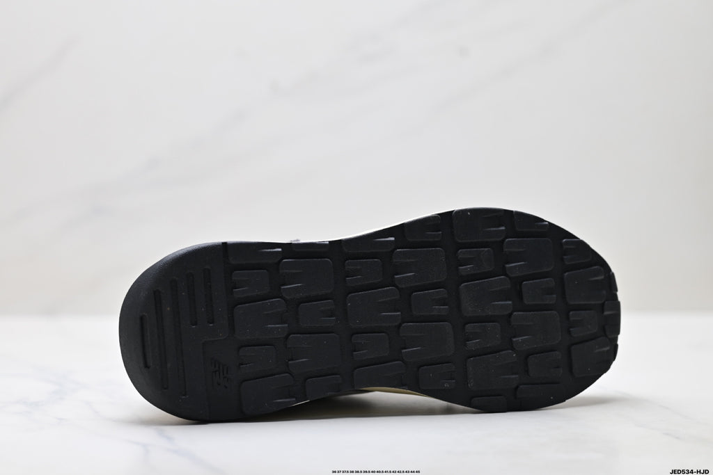 New Balance 5740 — Low-Top Cushioned Running Sneaker M5740VL1