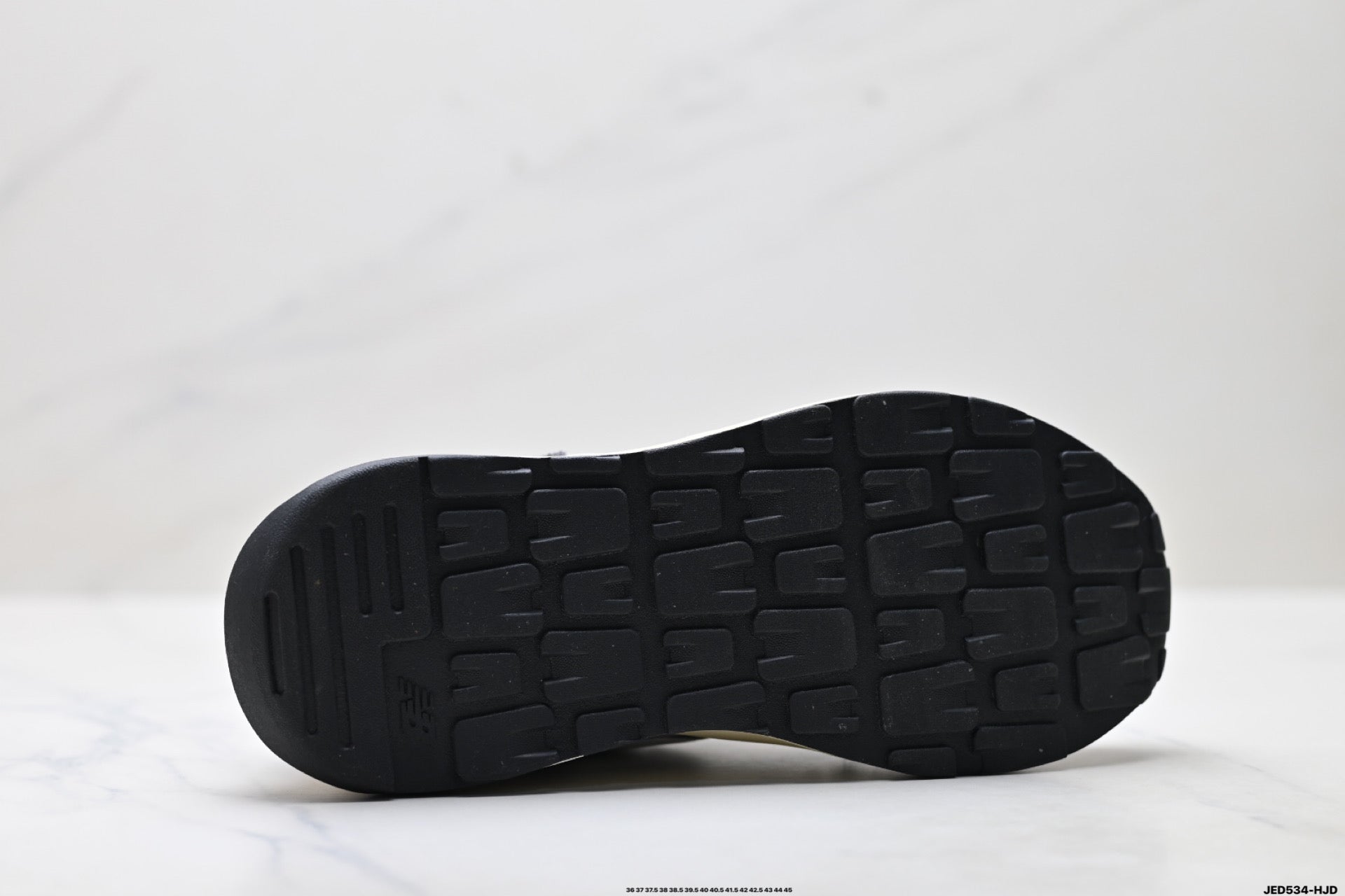 New Balance 5740 — Low-Top Cushioned Running Sneaker M5740VL1
