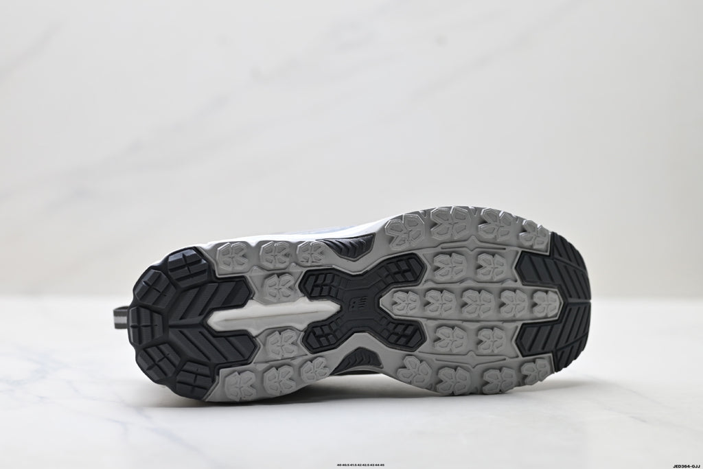 New Balance 410 — Low-Top Trail Running Sneaker W4107ZS