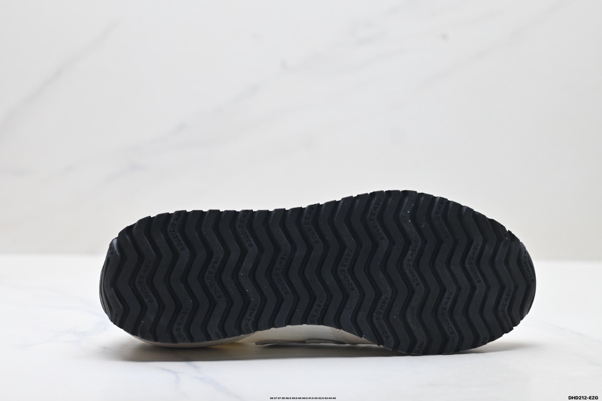 New Balance 471 — Low-Top Retro Lifestyle Sneaker U471JA