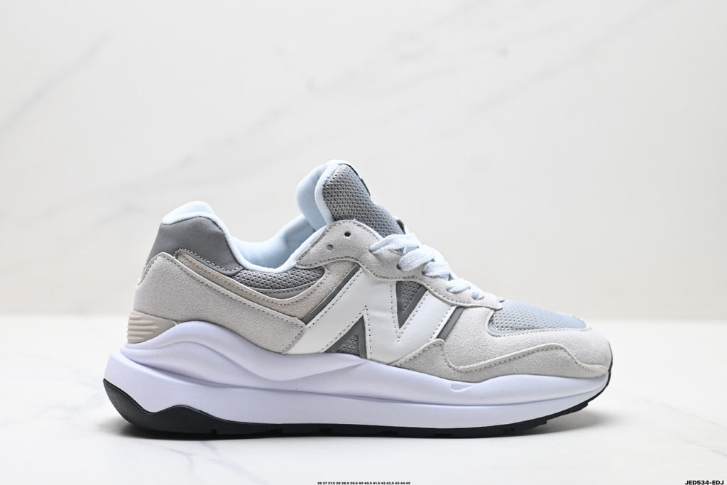 New Balance 5740 — Low-Top Cushioned Running Sneaker M5740CA